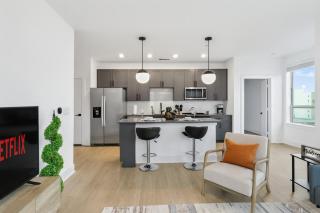 Upscale 2BR Near Regions Field n Park - 8