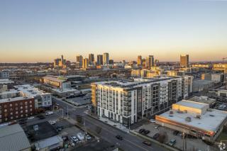 Upscale 2BR Near Regions Field n Park - 9