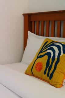 Urban Comfort Cozy and Convenient with a Shared Pool - 4