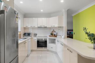 Coastal Haven Pet Friendly and Walk to Beach - 6
