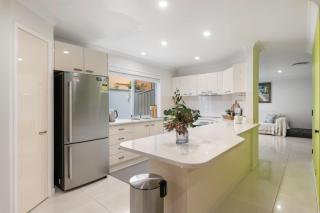Coastal Haven Pet Friendly and Walk to Beach - 4