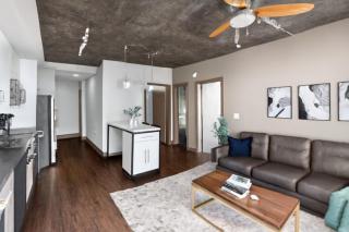 City Views 2BR Floor-to-Ceiling Windows - 4