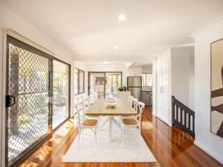 Tropical Tranquility Spacious Family Leafy Oasis - 3