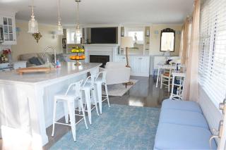 Little Miss Cottages - 68 East Grand Luxury Condo - 0