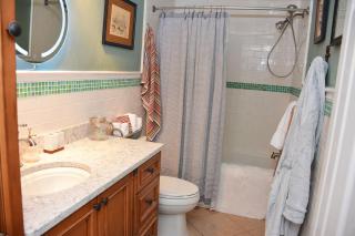 Little Miss Cottages - 68 East Grand Luxury Condo - 4