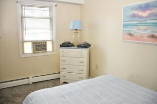 68 East Grand 1 - One-Bedroom Suite by the Beach - 3