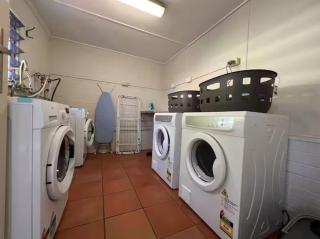 Private Spacious Studio King Bed Walk to Hubs - 5