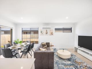 Bright Serenity Family Comfort near Parks and Shops - 0
