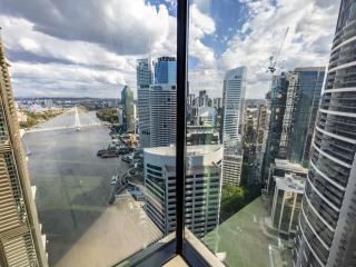 Riverfire Ideal Luxe Riverfront Stay in City - 5