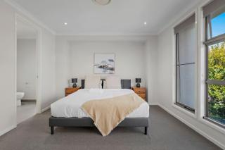 Modern Comfort Patio and Workstation with Garage - 2