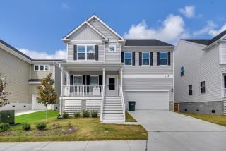 Walk to Beach Group Getaway in Coastal Virginia - 0