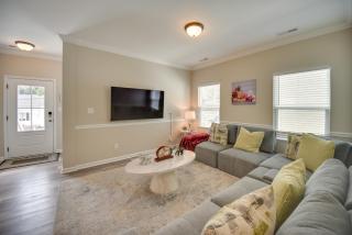 Walk to Beach Group Getaway in Coastal Virginia - 6