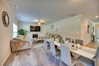 Walk to Beach Group Getaway in Coastal Virginia - 5