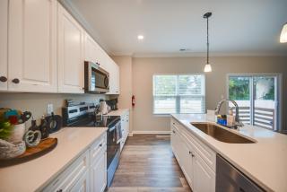 Walk to Beach Group Getaway in Coastal Virginia - 3