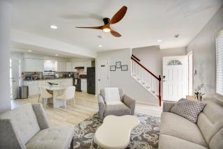 Stay By the Beach! Norfolk Duplex Half-Mi to Ocean - 6