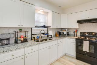 Stay By the Beach! Norfolk Duplex Half-Mi to Ocean - 2