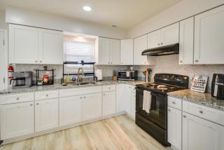 Stay By the Beach! Norfolk Duplex Half-Mi to Ocean - 3