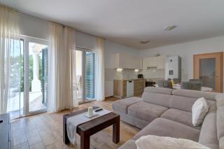 Villa Mia - 3-Bedroom Apartment with Full Terrace & Privacy - 7