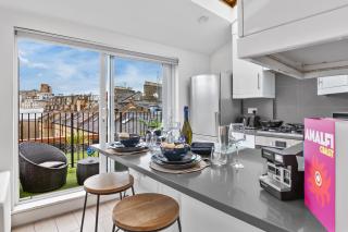 Charming Kensington Retreat - 6