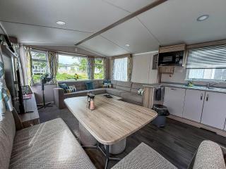 Cosy 8 Berth Caravan With Decking And Lake-Views At Weeley Bridge Ref 69001Lv - 3
