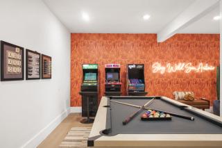 Resort Style Backyard Pool Putt Putt Hot Tub - 9
