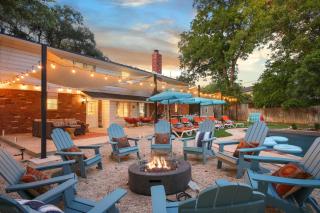 Resort Style Backyard Pool Putt Putt Hot Tub - 7