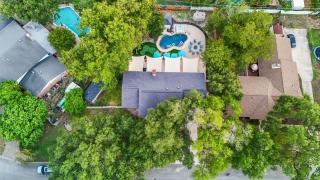 Resort Style Backyard Pool Putt Putt Hot Tub - 4
