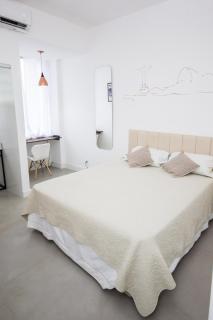 STUDIO - Rua da Passagem - 450m do Metrô Botafogo - Excelente Localização - Bares, Restaurantes e 2 Grandes Shoppings - Portaria 24h - Wi Fi - TV Claro e Streams - 9