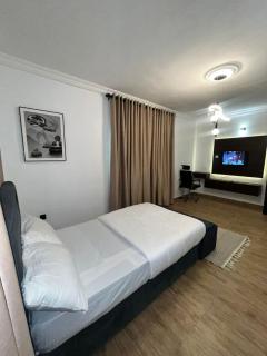 Cozy SHORTLET and apartment - 5