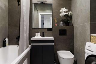 Modern 2-BR Balcony-View Apartment with Coffee Station and more - GrandStay - 3