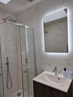 3 bed luxury new house walk to beach shops bars - 8