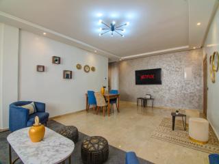 Cosy Central beach home with swimming pool - 3