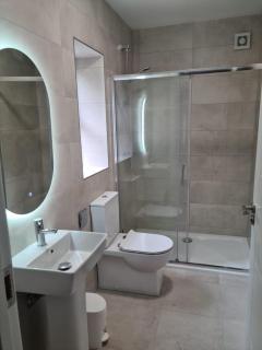 Modern 2 bedroom Apartment with River views - 6