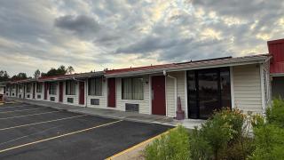 Executive Inn - 8