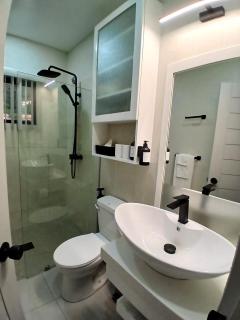 Atrium Apartments - Saffron Bloom - 4