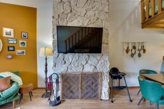 Red River Home with Ski Slope, Mtn and River Views! - 4