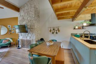 Walk to Main St! Red River Home with Stunning Views - 2