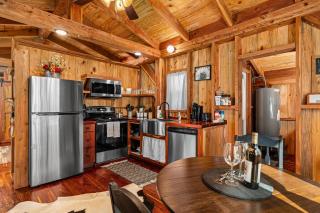 Saw Mill Cabin - Hot Tub & 10 Mins to Main St - 7