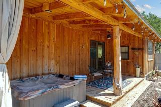 Saw Mill Cabin - Hot Tub & 10 Mins to Main St - 8