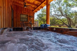 Saw Mill Cabin - Hot Tub & 10 Mins to Main St - 3