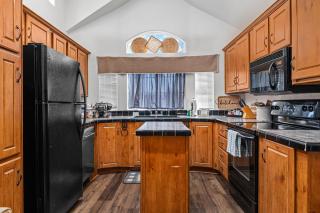 Saw Mill Cottage - Hot Tub & 10 Mins to Main St - 5