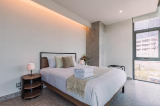 Modern 2-BR Retreat w Gym & Pool VIATO HOMES - 6