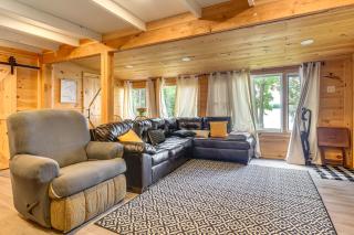 Glamping Getaway at Lake Carmi Cabin! - 9
