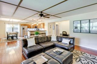 Dock and Hot Tub Tennessee River Cabin Getaway - 4