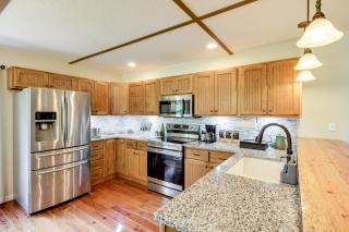 Dock and Hot Tub Tennessee River Cabin Getaway - 3