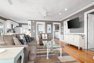 1724 E Ashley - Katie's Cottage in a Quiet Area of the Beach - 1