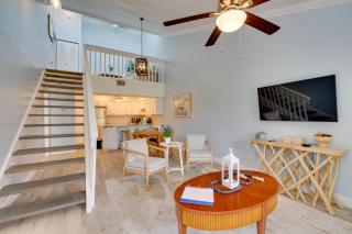 7 Mi to River District and Beach Fort Myers Retreat - 4
