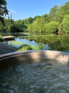 NEU Seehaus mit Kamin und Hot Tub - 0