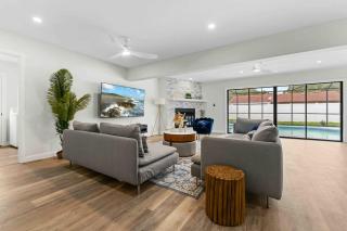 Luxurious Pool Home- Sleeps 8- 10 mins to Airport - 0