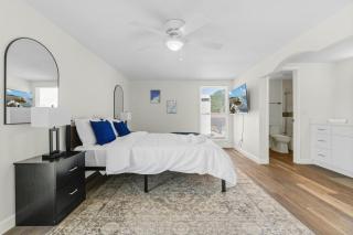 Luxurious Pool Home- Sleeps 8- 10 mins to Airport - 5